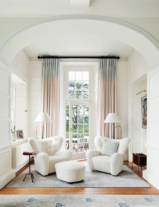 A Manor House Richly Decorated: Classic Elegance Meets Luxurious Comfort