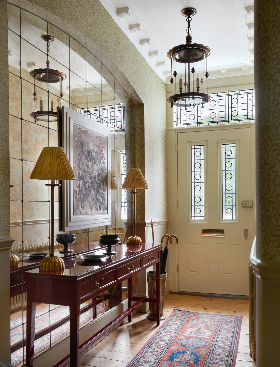 How to use antique furniture in a contemporary scheme